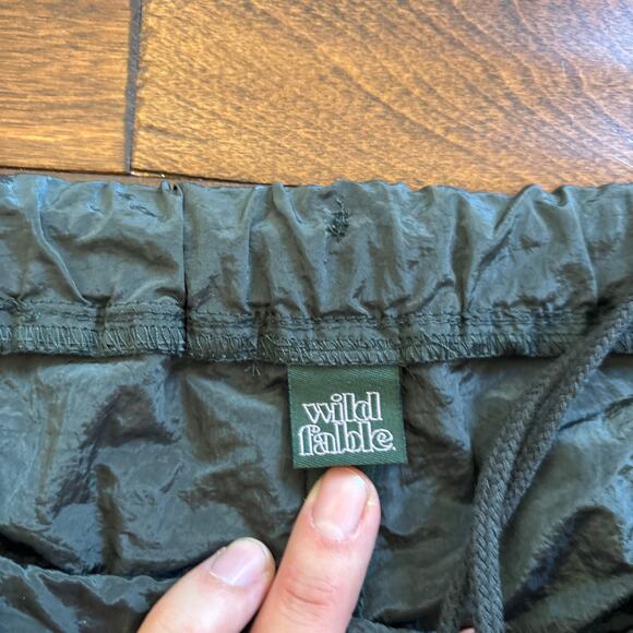 NWT Wild Fable Mid Rise Wide Leg Relaxed Parachute Pant Dark Green Womens Size S - Picture 4 of 9